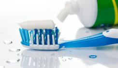 Nicht ohne Fluorid! 19 Zahnpasten im „test“