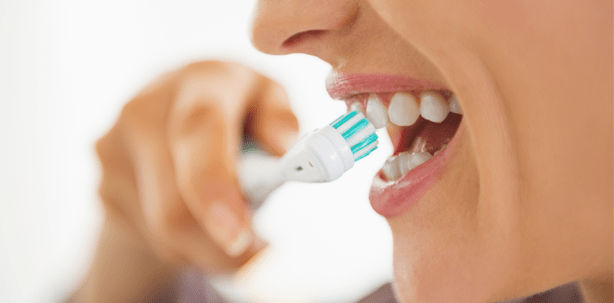 Schrubben, Rütteln, Kreisen – welche Zahnputztechnik ist die richtige?