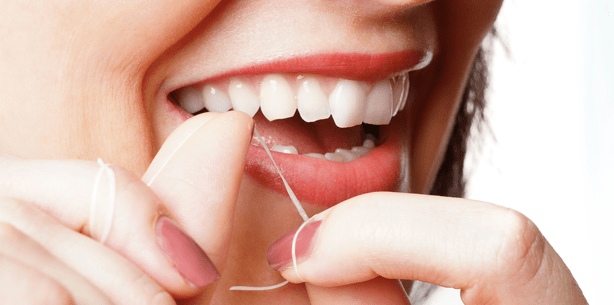 Zahnseide: Kommt sie im Mund falsch zum Einsatz?