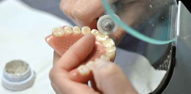 Regensburger Förderpreis 2015 für Zahntechniker vergeben