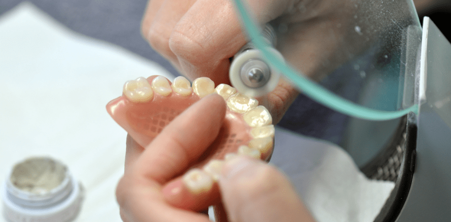 Ohne qualifizierte zahntechnische Ausbildung kein Patientenschutz