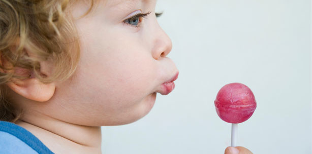 Alle Zuckerarten greifen Kinderzähne an
