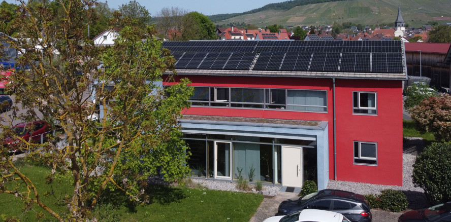 Grüne Energie von oben: AERA-Online setzt auf eigenen Strom