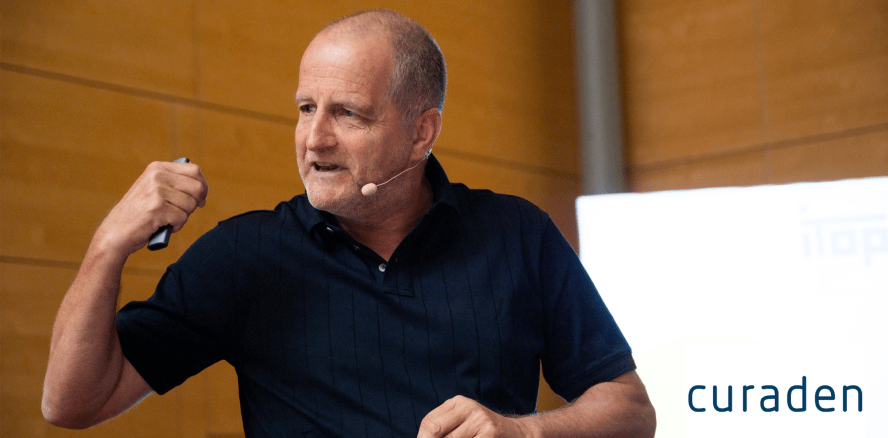 Jeder Interdentalraum enthält über zehn Milliarden Bakterien