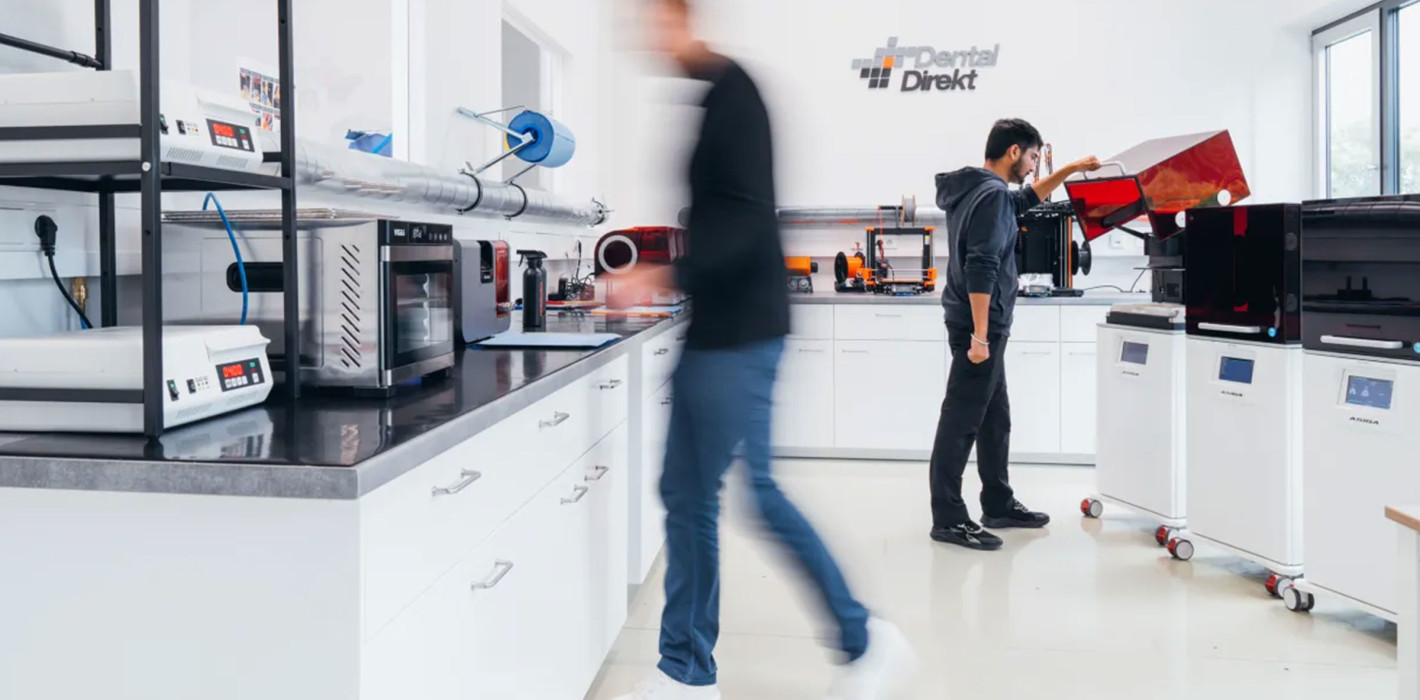 Dental Direkt: Produktions­erweiterung, neuer Look u.v.m.
