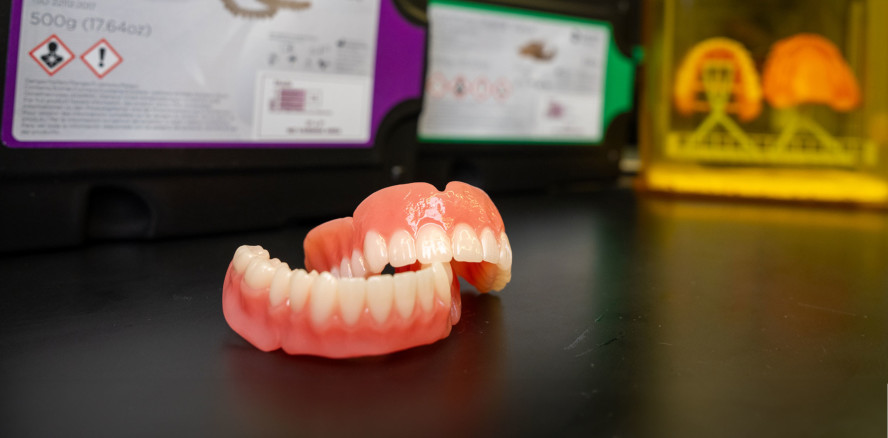 Digitale Lösungen zur Zahnersatz-Herstellung von Dentsply Sirona