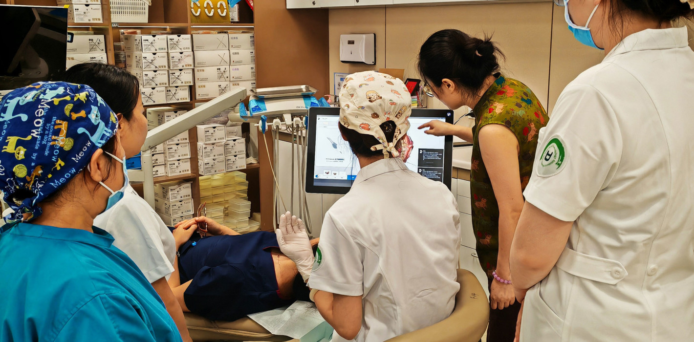 Dentsply Sirona spendet hochmoderne Geräte an Smile Train Partner in Asien
