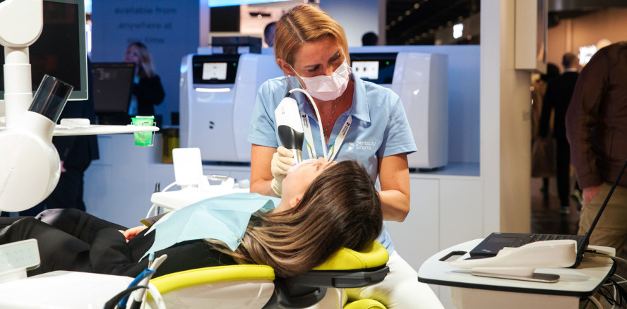 Dentsply Sirona: „United for better dentistry“ auf der IDS 2023