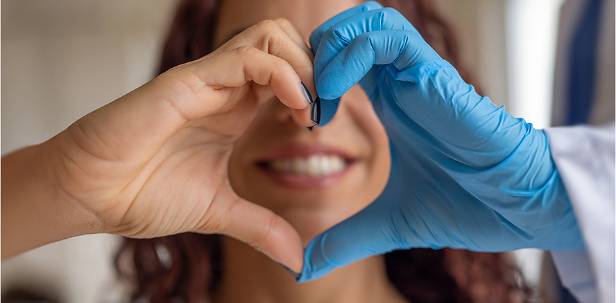World Smile Day: Ein neues Lächeln dank Geistlich und engagierten Zahnärzten
