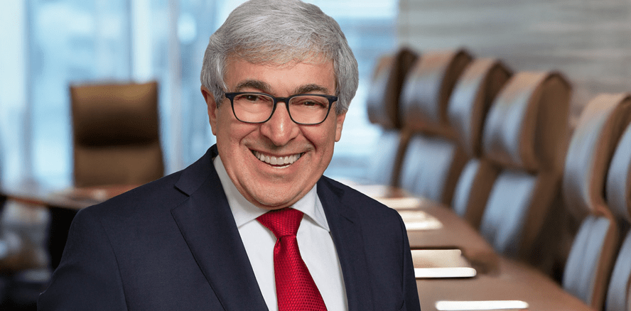 Stanley M. Bergman tritt Ende 2025 als Chief Executive Officer von Henry Schein zurück