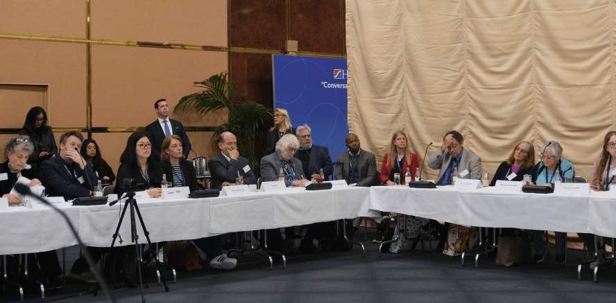 Henry Schein präsentiert auf der IDS 2025 Lösungen für Zahnmediziner