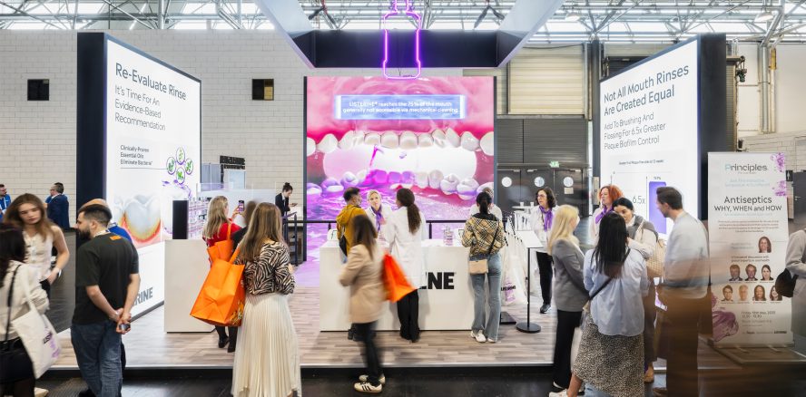 LISTERINE® zeigt auf der EuroPerio11, was Mundspülungen in der Prävention leisten können