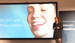 Philips enthüllt den weltweit neuen Markenauftritt „Feel the Care”