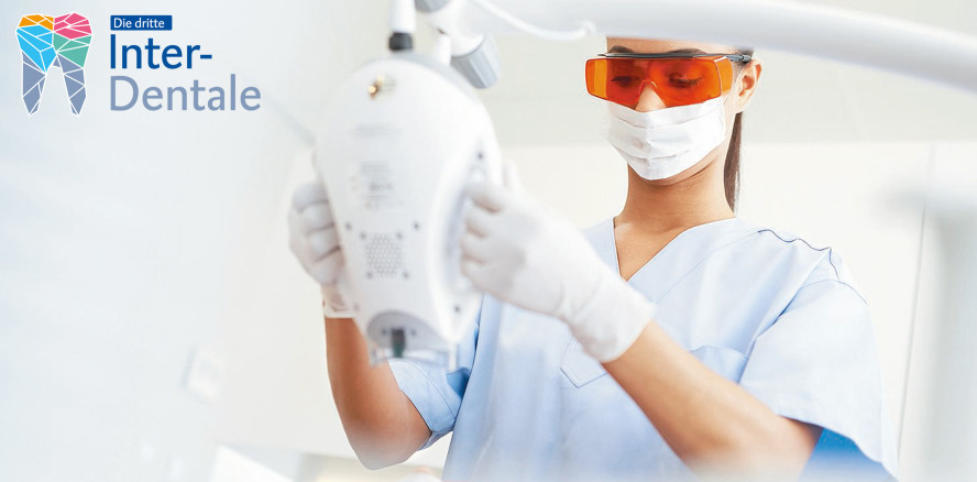 Online Interdentale: Live-Behandlung zur Zahnaufhellung