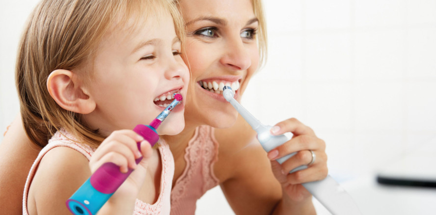 Oral-B® Festtagsangebote: Mit einem strahlenden Lächeln ins neue Jahr