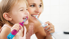 Oral-B® Festtagsangebote: Mit einem strahlenden Lächeln ins neue Jahr
