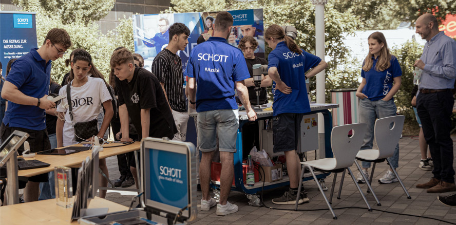 Ausbildung auf Tour: die SCHOTT AG geht in die Schule