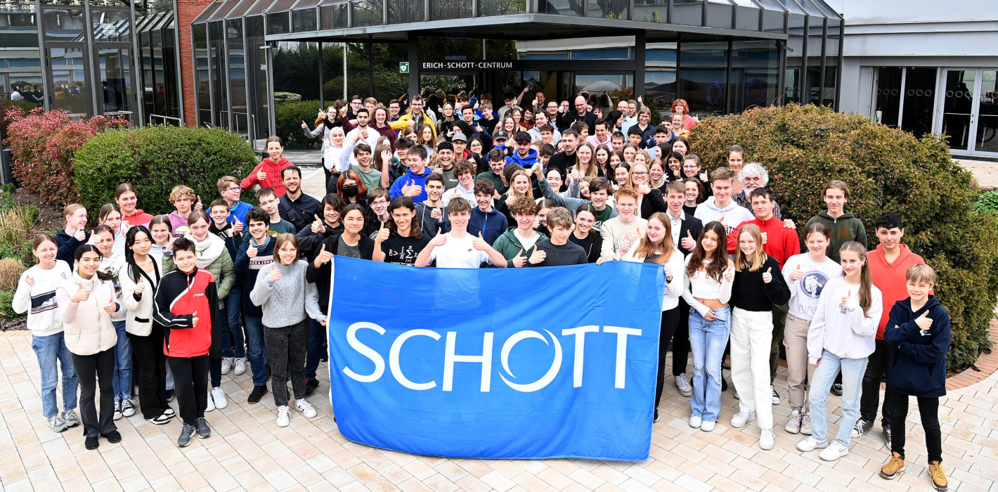 SCHOTT kürt die besten Klassen von „Mathematik ohne Grenzen“