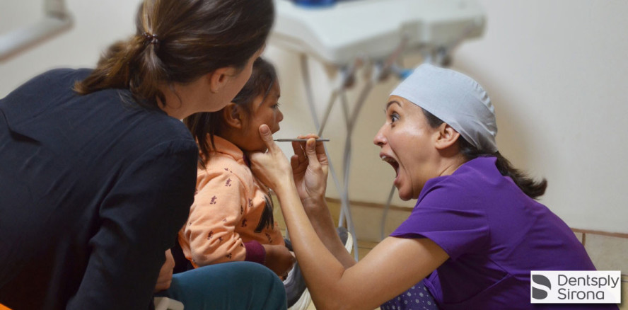 Dentsply Sirona unterstützt Zahnärzte bei Versorgung von Kindern in Guatemala