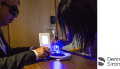 Anwendungsmöglichkeiten des SiroLaser Blue auf WFLD-Kongress vorgestellt