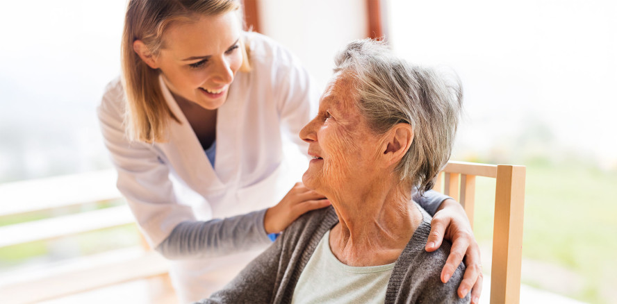 Mundtrockenheit ist häufiger zahnärztlicher Befund im Alter