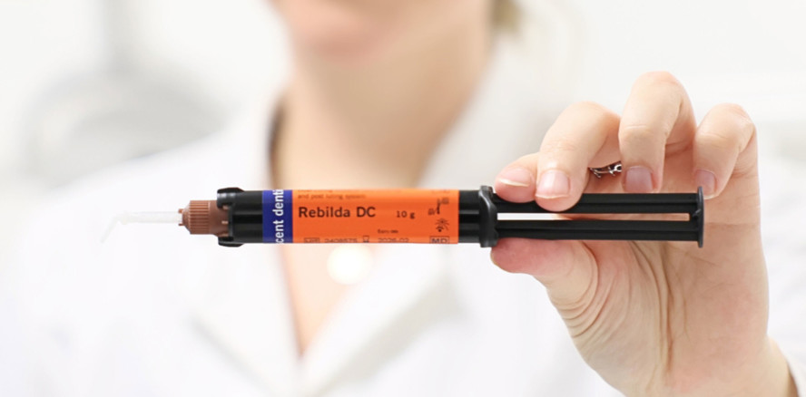 Neu von VOCO: Composite-Basis Rebilda DC fluorescent