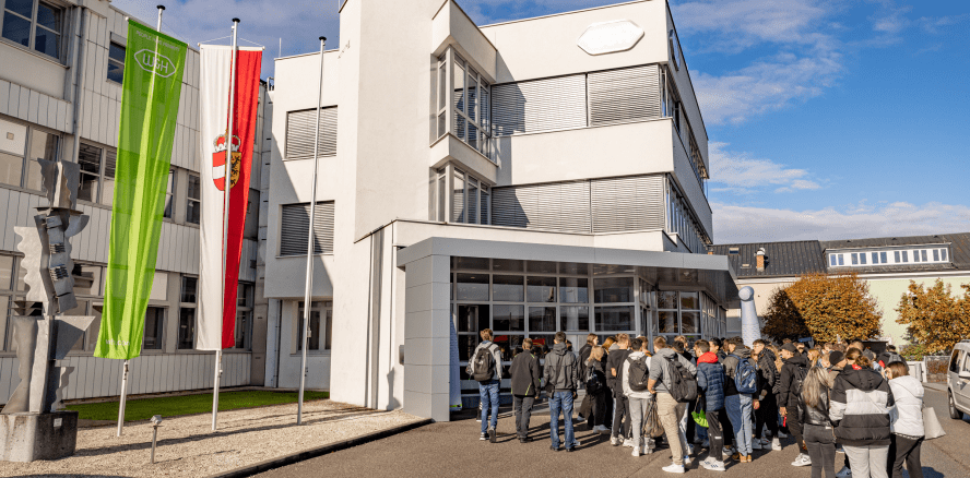 W&H: 3 Unternehmen, 15 Lehrberufe, 1 Ausbildungstag