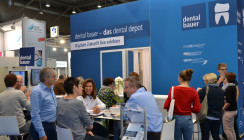 Pflicht für die Branche, Kür für dental bauer