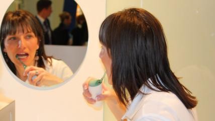 Weltneuheit: Philips präsentiert Sonicare AirFloss