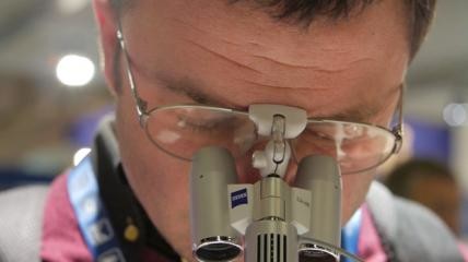 Lupenbrillen- und Lichtsysteme von Bajohr OPTECmed