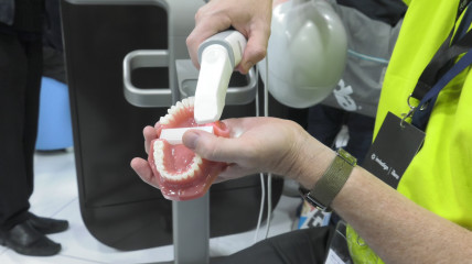 Mehr als nur ein Intraoralscanner – Align präsentiert iTero Element 5D