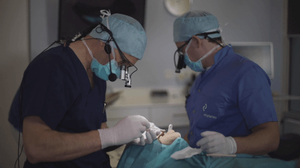 Live am 4. Oktober: STRAUMANN OP mit Prof. Dr. Dr. Florian Stelzle