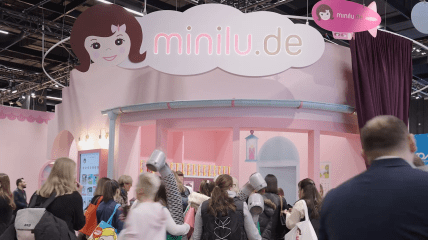 Farbenfrohe Fashionshow im Traumhaus von minilu